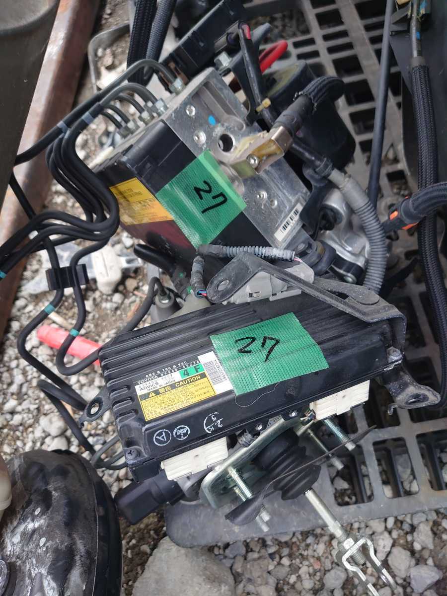 27 ABS アクチュエーター ブレーキ CPU レクサス LS460 USF40 1UR (検