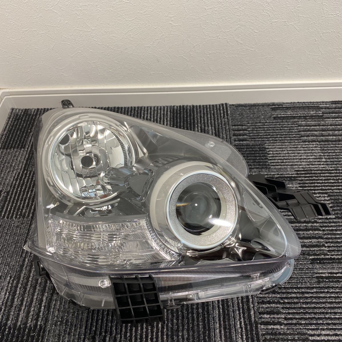 トヨタラクティス ヘッドライト HID ラクティス トヨタ ヘッドライト