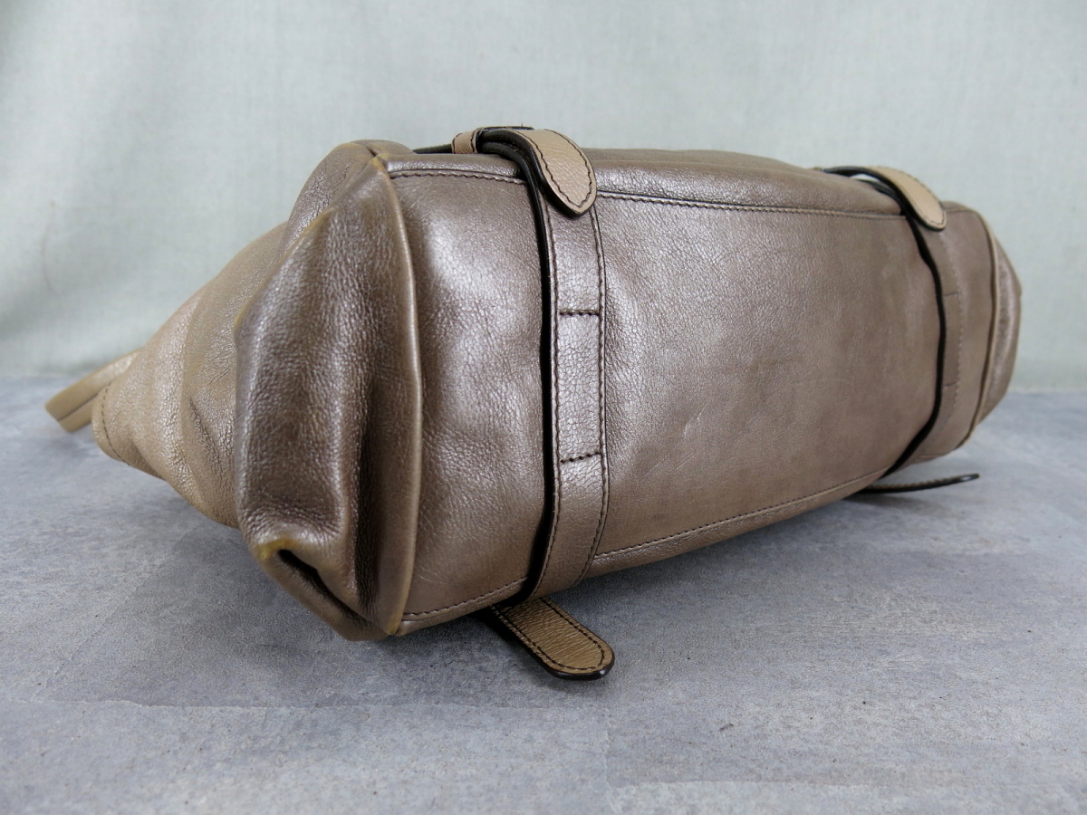 新品,爆買い ●PRADA プラダ●グラデーションカラー●カーフ レザー 本革●ショルダー バッグ●ベージュ系 SV金具●肩掛け●B5 収納 かばん●C2992