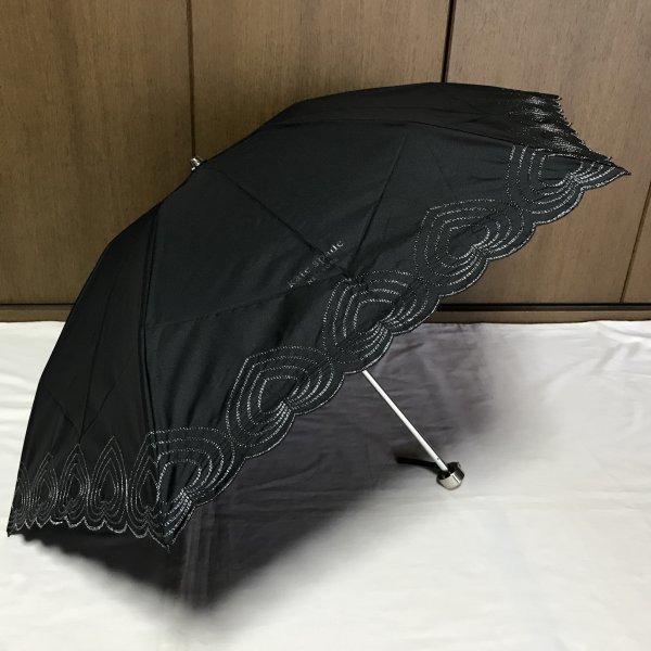 【最安値，安い】 ケイト スペード Kate Spade／ 軽量晴雨兼用傘 折傘 折りたたみ傘 刺繍 黒ブラック 遮光 UV 遮熱効果 丈夫なカーボン骨(ケイト・スペード)｜売買されたオークション情報、yahooの商品情報をアー その他