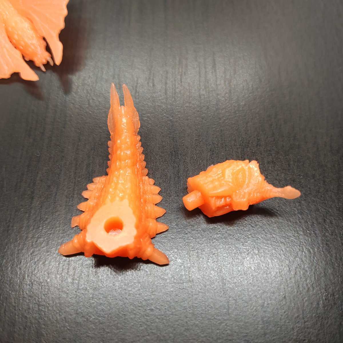 バトラ幼虫ゴム製フィギュア東宝ゴジラ消しゴムガチャポン