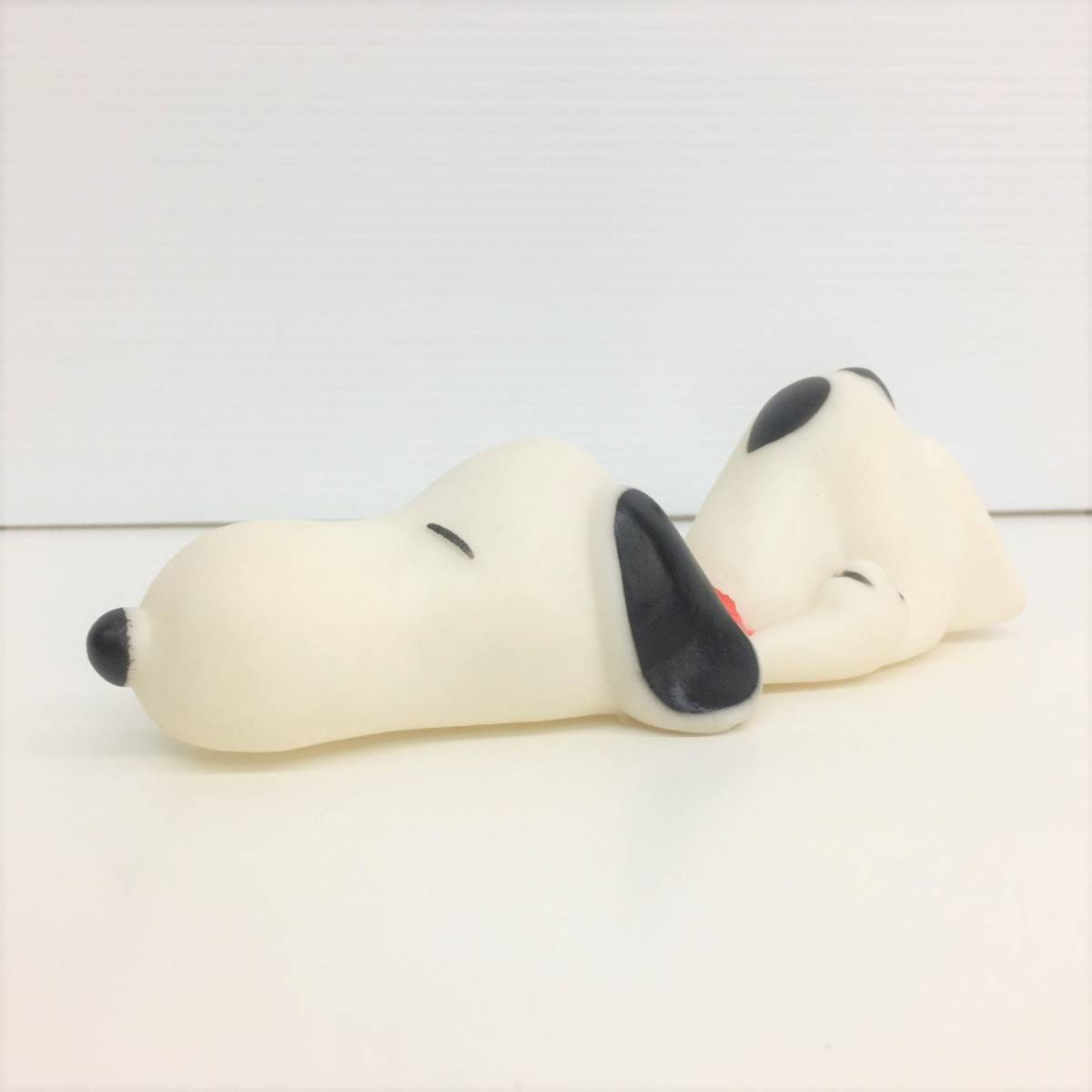 T1726●アメリカヴィンテージ ソフビ 寝そべりスヌーピー●笛入り PEANUTS SNOOPY