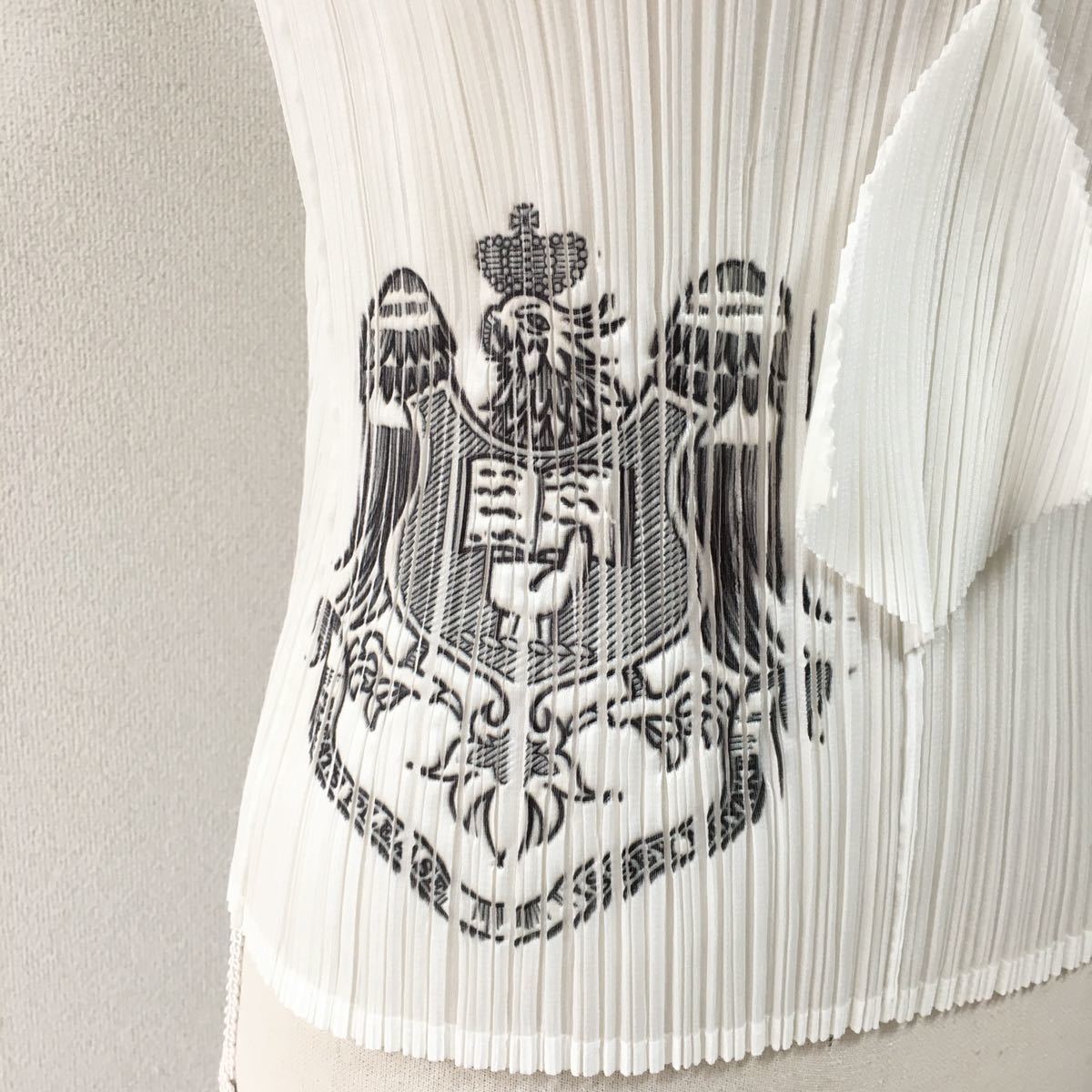 美品　レア　PLEATS PLEASE プリーツプリーズ　エンブレム　立体　トップス　送料無料　1円スタート PLEATS PLEASE プリーツプリーズ マルチカラーストライプ ブラウス ☆激レア!!極美品☆プリーツプリーズ&frasl;イッセイミヤケ&frasl;ケーブル