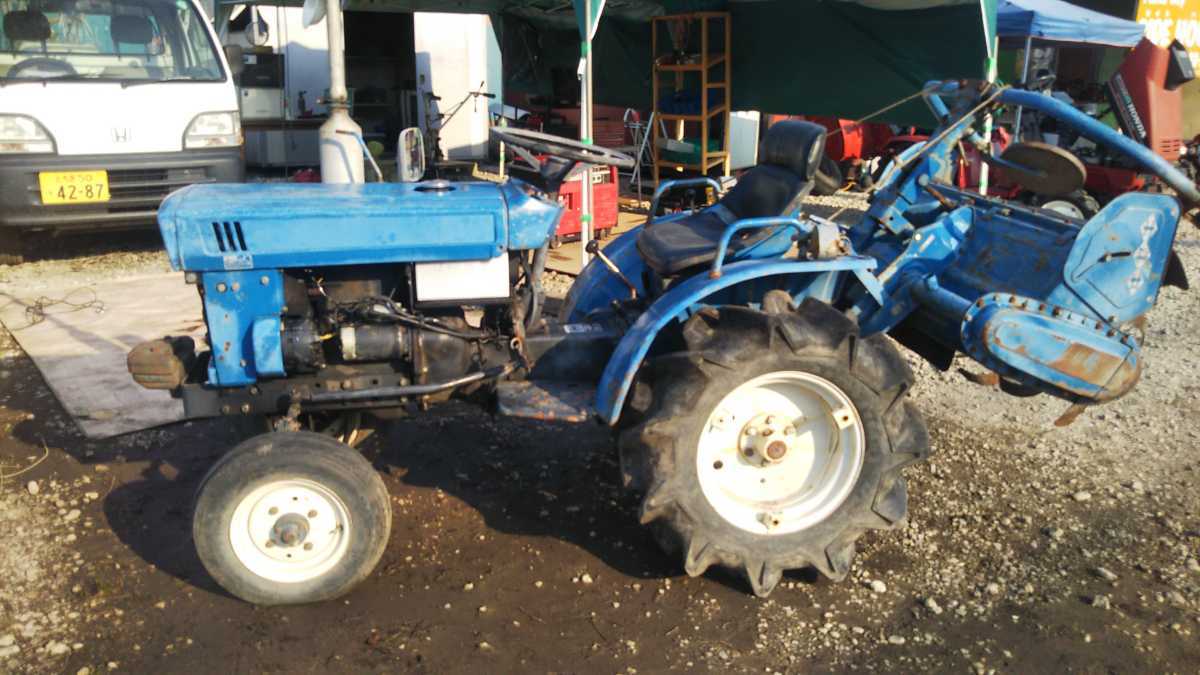 栃木県小山市よりイセキトラクターTX1300耕二13馬力ジャンクで、洗車し