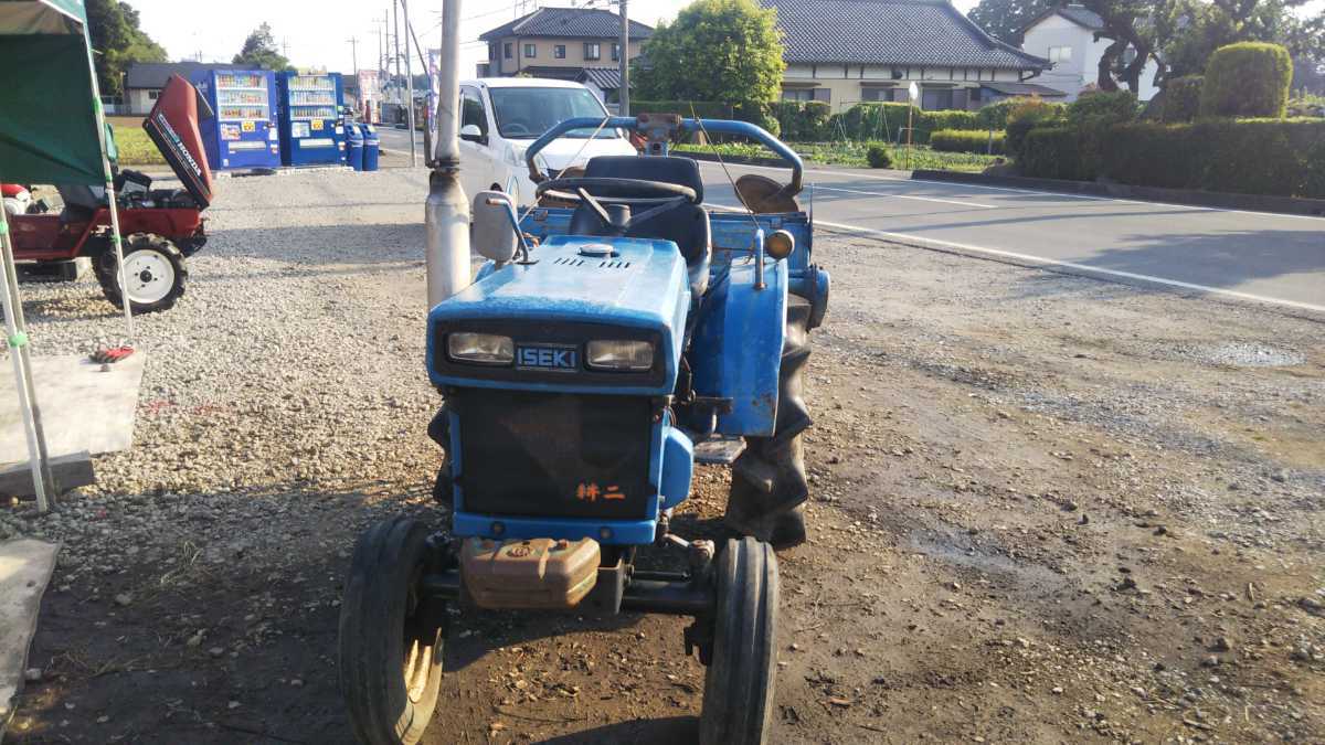 栃木県小山市よりイセキトラクターTX1300耕二13馬力ジャンクで、洗車し