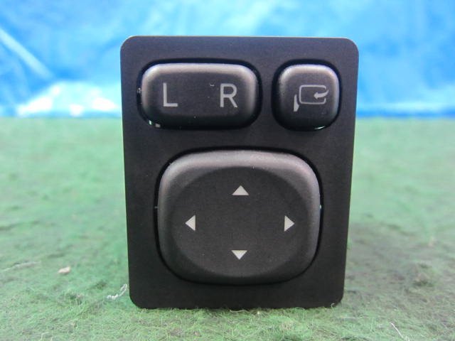 トヨタ アクア NHP10 ドアミラー スイッチ 84870-52111(トヨタ用