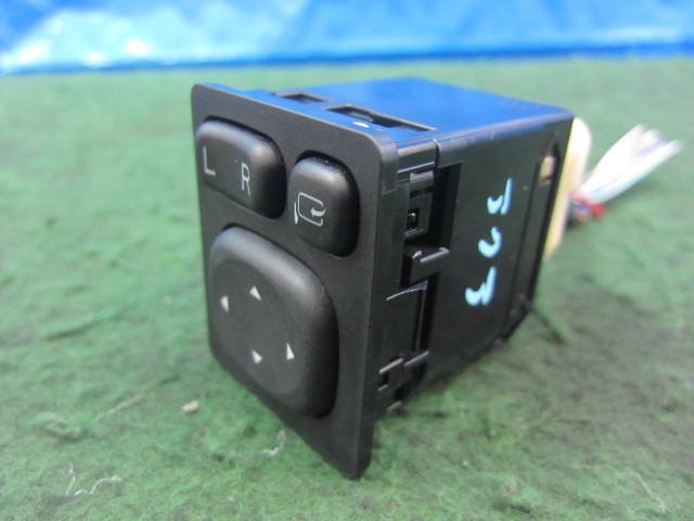 トヨタ アクア NHP10 ドアミラー スイッチ 84870-52111(トヨタ用
