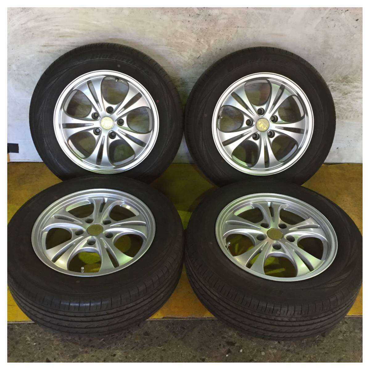 ④ YOKOHAMA BLUEARTH 215/60R16 2018年製 9分目 MANARAYSPORT 