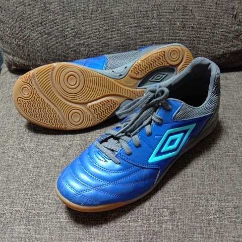 インドア　フットサルシューズ　使用回数少なめ　アンブロ　アクセレイター　ワイド　送料無料　26cm