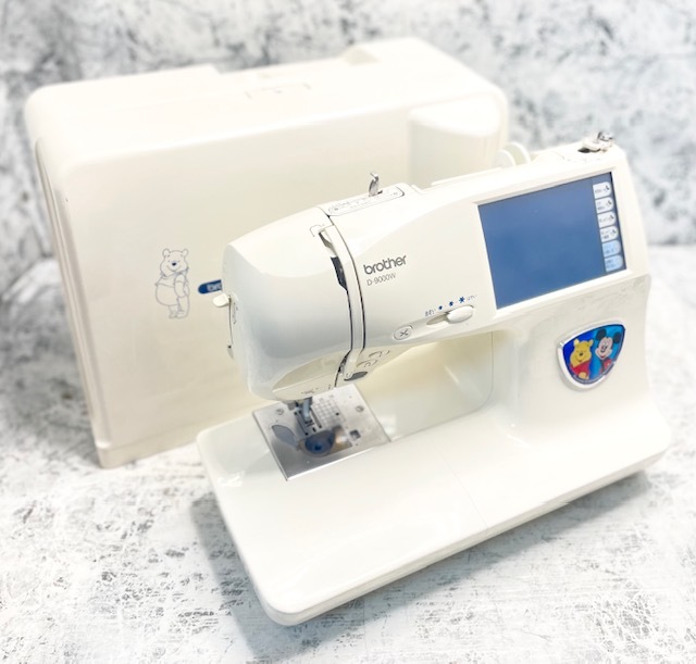 TK482 brother ディズニー刺繍ミシン EM105/ D-9000W ケース付き TK482 brother ディズニー刺繍ミシン EM105/ D-9000W ケース付き