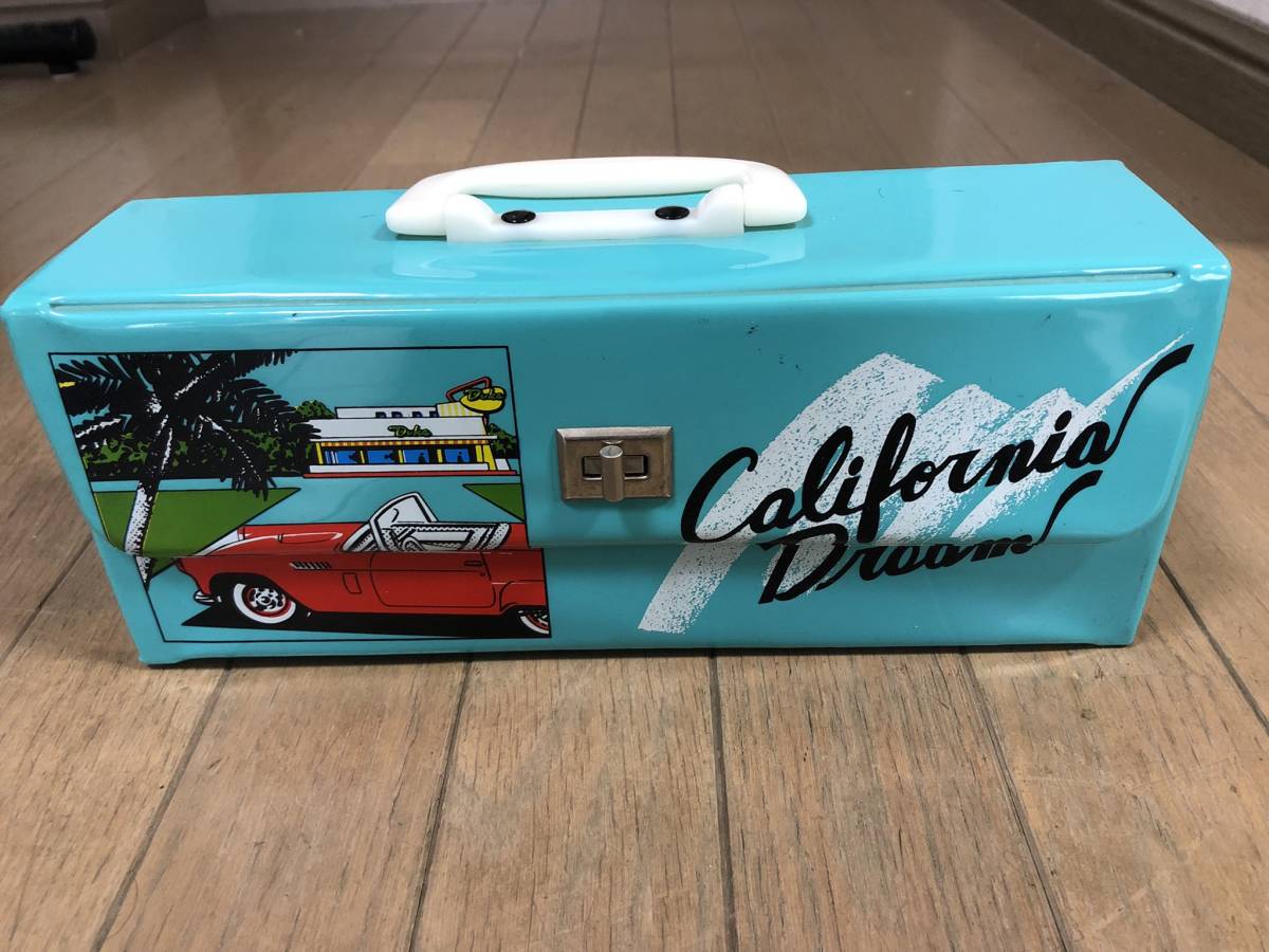 昭和おしゃれイラスト レトロ ヴィンテージ トランク型 カセットテープ
