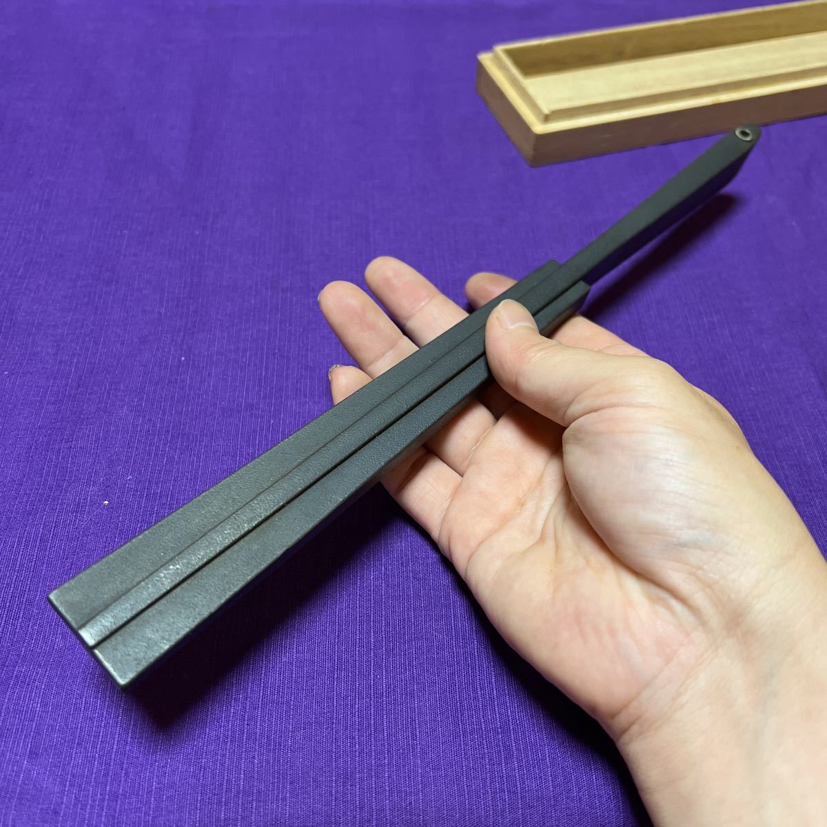 特別出品 職人製 手慣らし鉄扇 合わせ保存箱付き（日本刀脇差短刀拵笄