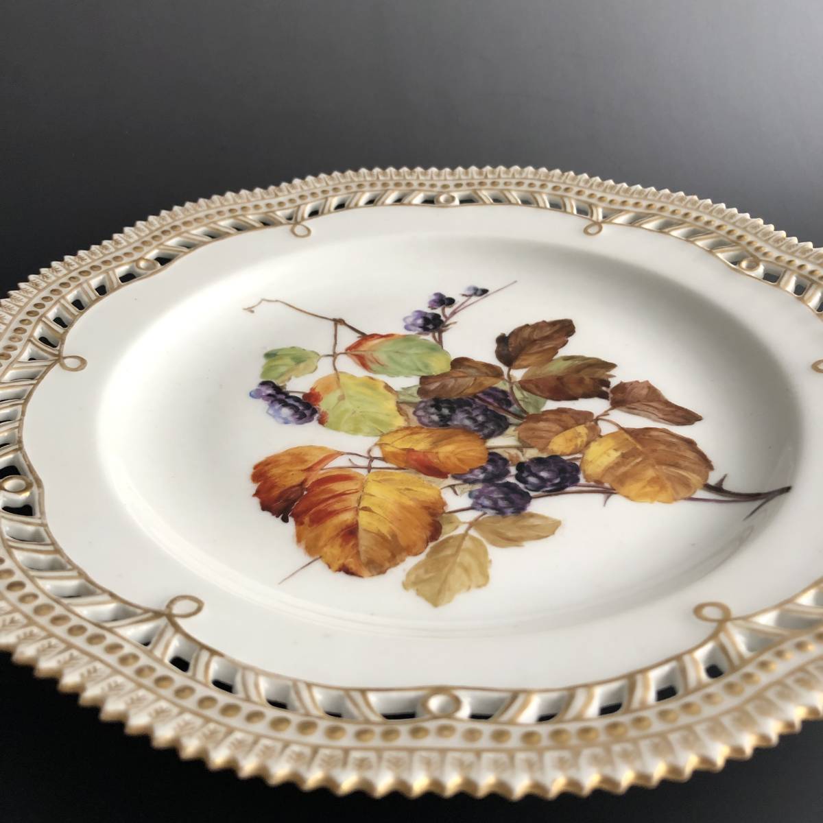 ロイヤルコペンハーゲン フローラダニカ プレート 25.5cm 金彩透かし 