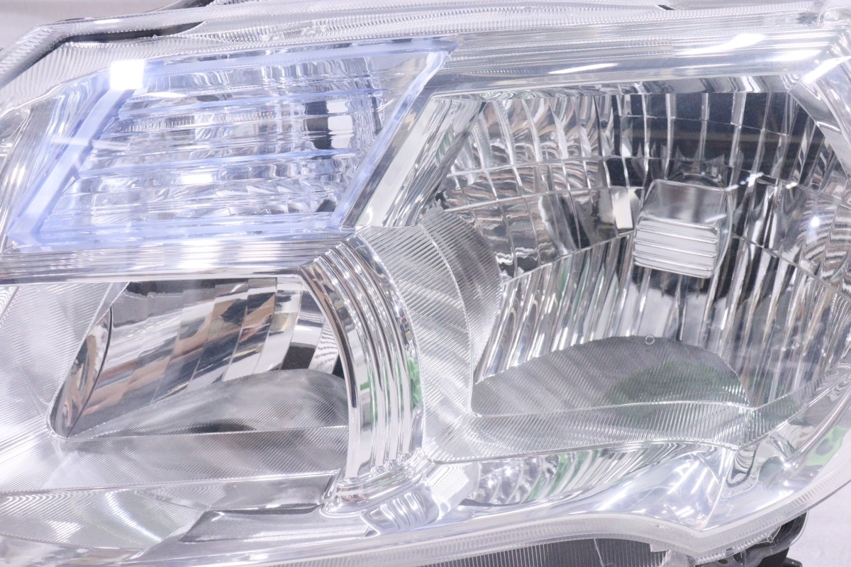 19-2379☆前期 HID C26 セレナ☆左ヘッドライト ハイブリッド KOITO 