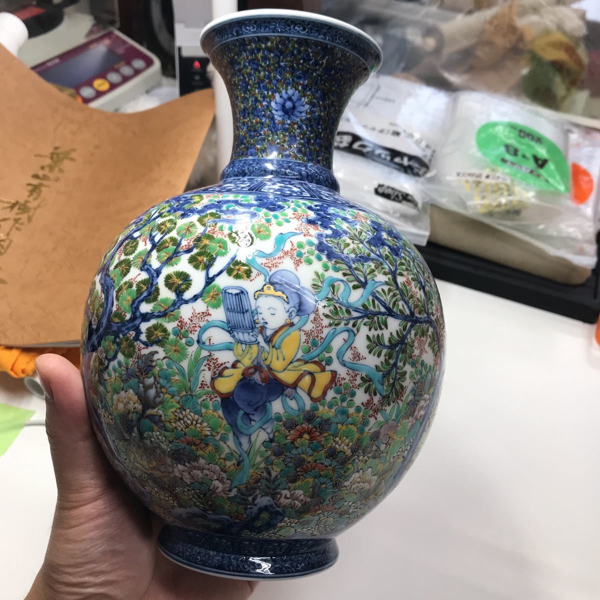 希少品 葉山有樹 『飛天壺』 有田焼 細密伊万里 高さ21幅14.5cm 共箱