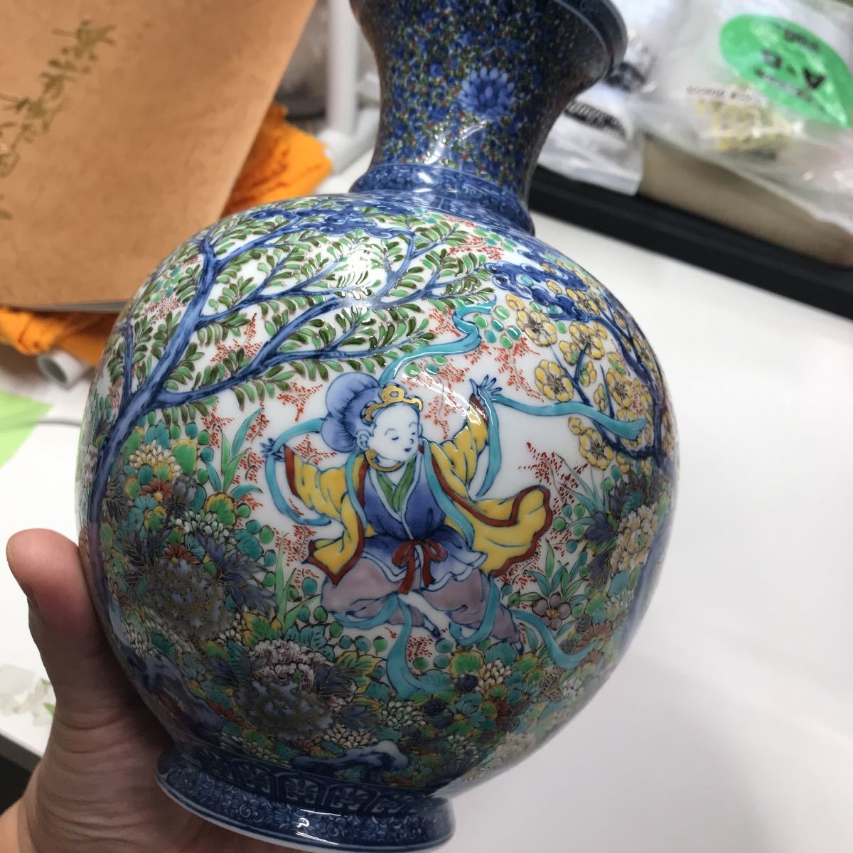 希少品 葉山有樹 『飛天壺』 有田焼 細密伊万里 高さ21幅14.5cm 共箱