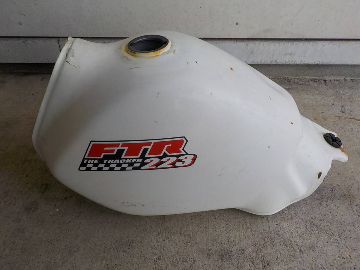 ホンダ FTR223タンク白純正中古バイク部品 Honda(ホンダ) FTR223 
