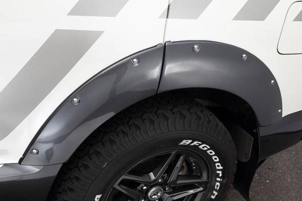 デリカ D:5 JAOS オーバーフェンダー type X フェンダーガーニッシュペイントもＯＫ　在庫有り送料値下げ致しました。