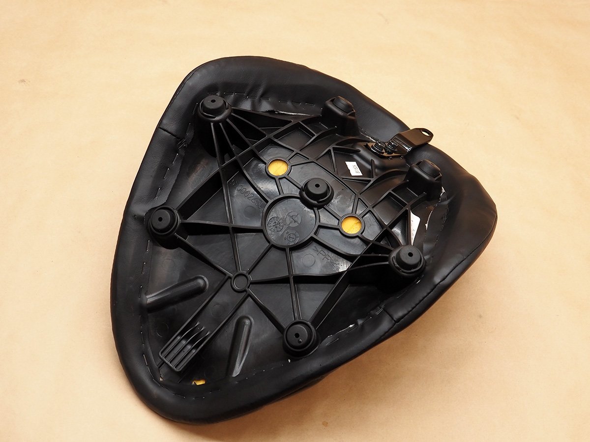 ハーレー　ソフテイル　ストリートボブ　シート　52000264 ☆ハーレー FXBB ストリートボブ 純正 シート 品番：52000265L
