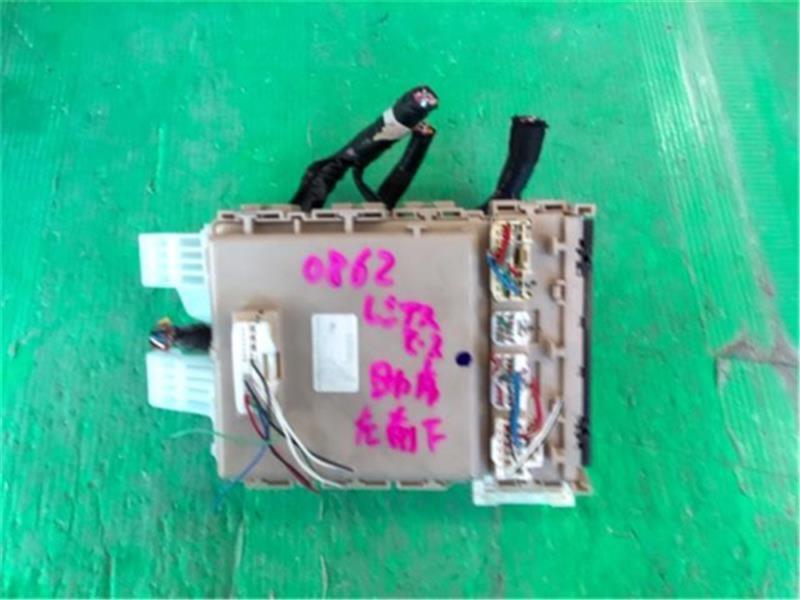 トヨタ 純正 レジアスエース 《 TRH200V 》 ヒューズボックス P60300-22008367