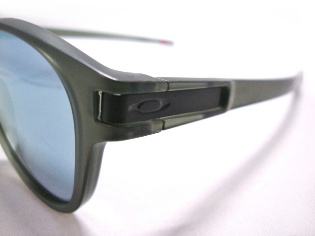 Oakley | Sunglasses Matte Latch Olive Iridium Panel LATCH Prizm
