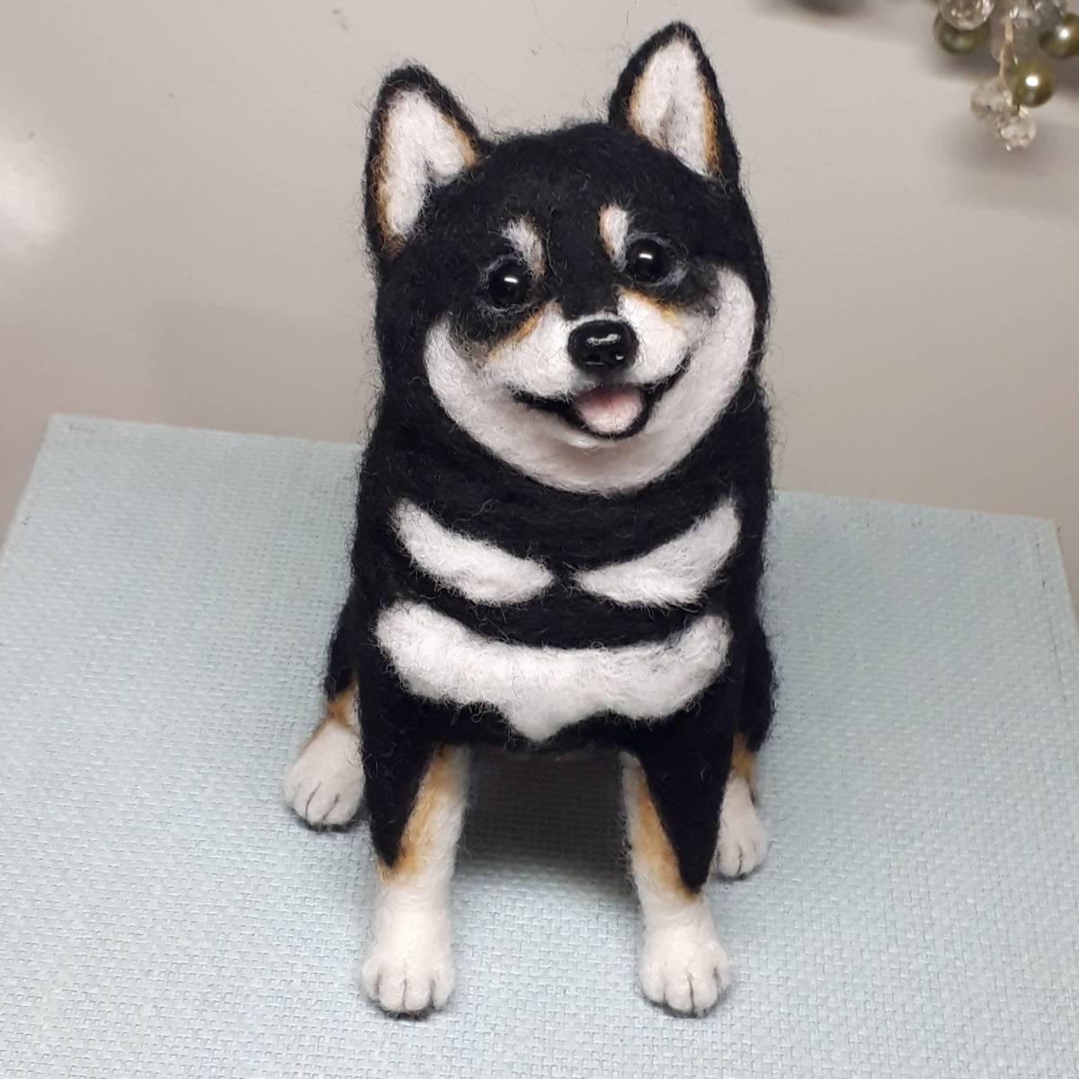 羊毛フェルト 犬 柴犬 黒柴(羊毛フェルト)｜売買されたオークション