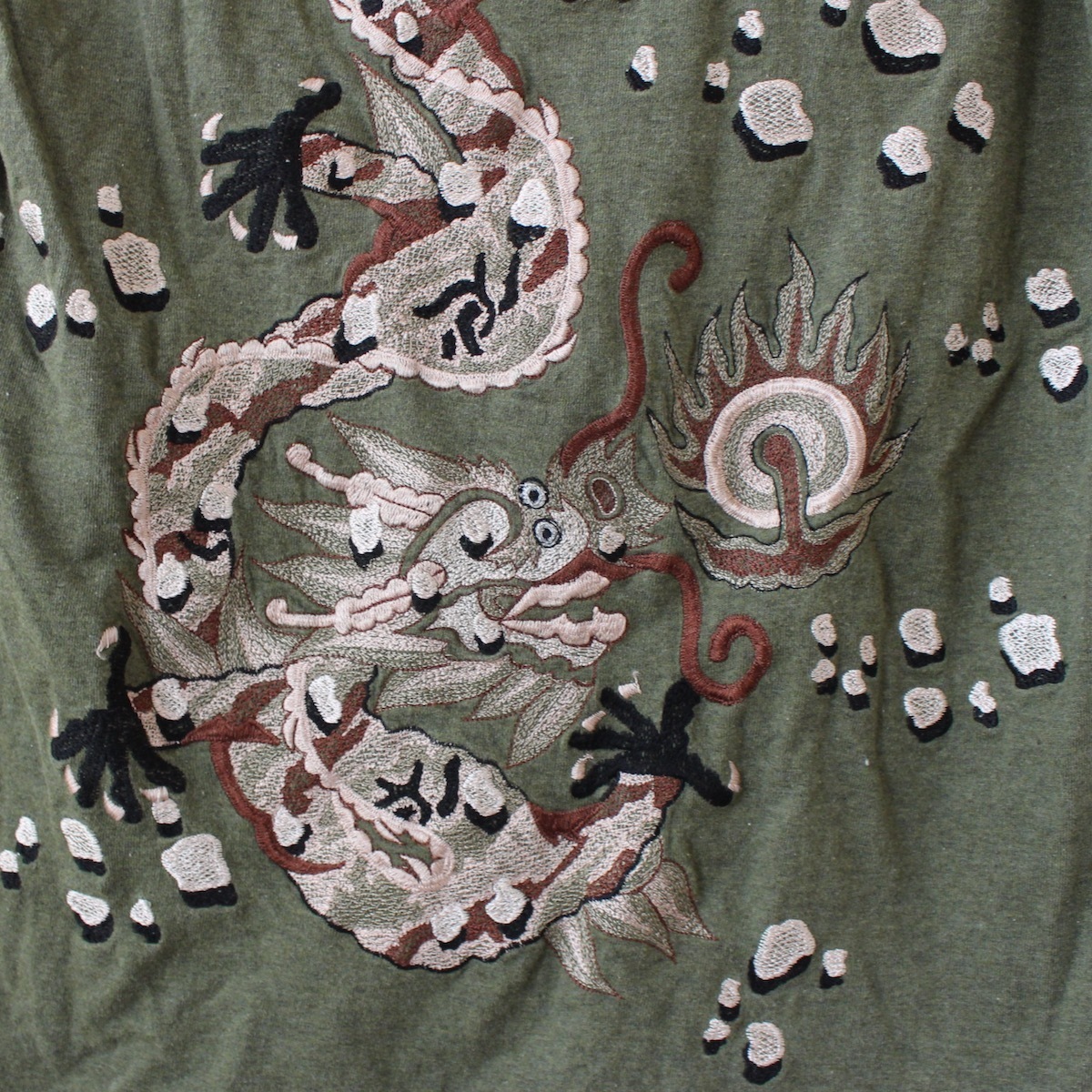 maharishi マハリシ Tシャツ 迷彩柄の龍刺繍 オーガニックコットン 