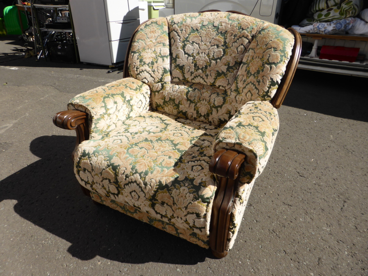 karimoku カリモク 1人掛けソファー 花柄 レトロ 高級家具 カリモク 1人掛け 布製 ソファ 花柄 レトロ アンティーク 小樽より