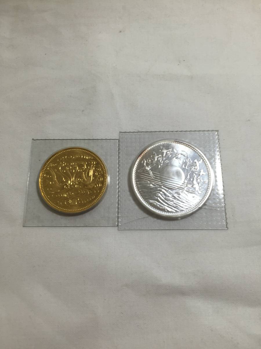 ◇天皇陛下御在位60年記念 10万金貨 1万銀貨 ブリスターパック入り K24 金貨 純金 20g