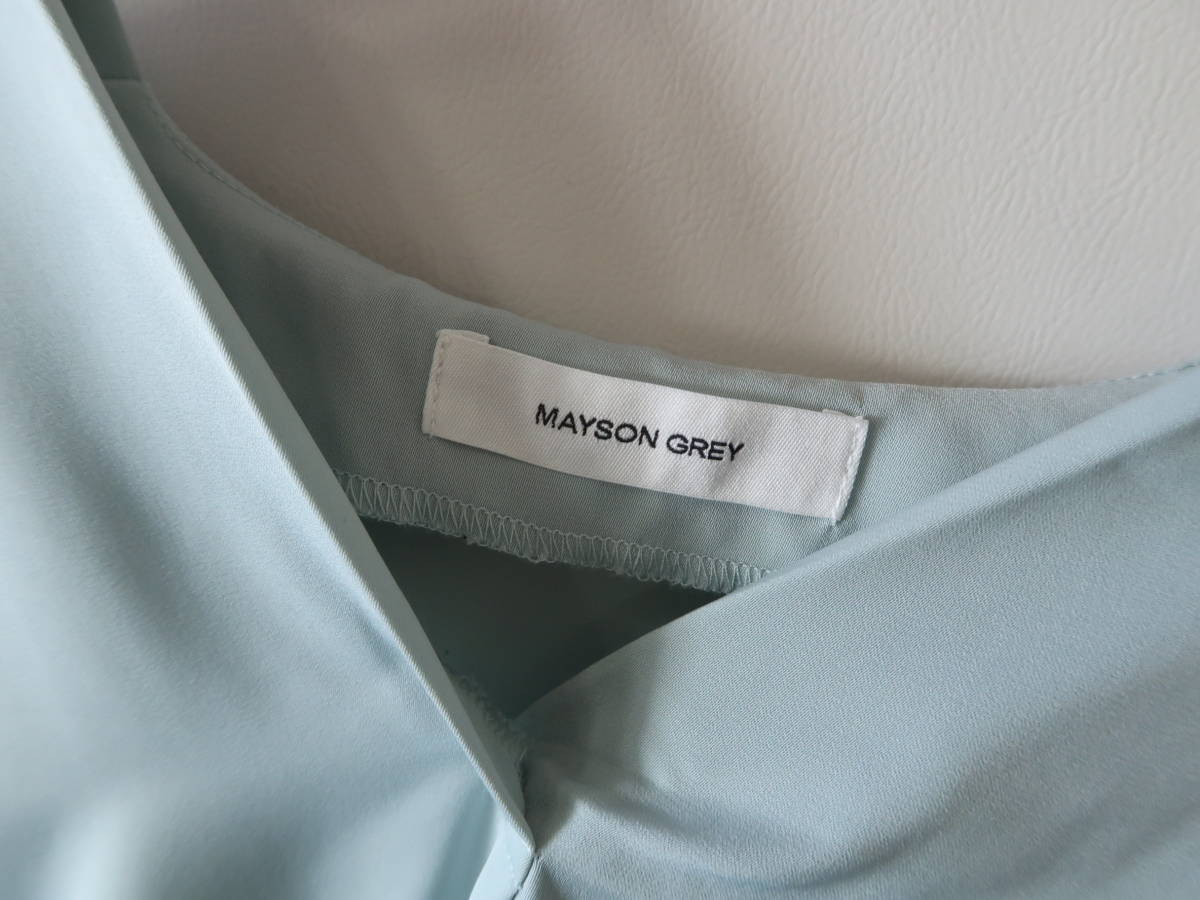 メイソングレイ MAYSON GREY☆【洗濯機OK】Vネックタックブラウス 2サイズ☆M-S 3422 タックワイドスリーブボートネックブラウス≪洗濯機で洗える≫ （ブルー） （ネイビー） GREY タックワイドスリーブボートネック 新色追加サーモサキソニーバックタックスキッパーブラウス≪洗濯機で洗える≫