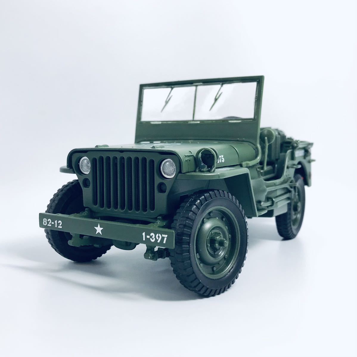 ミニカー Jeep ミリタリー チェア KDW 1 18 1944年型 ジープ 4 4