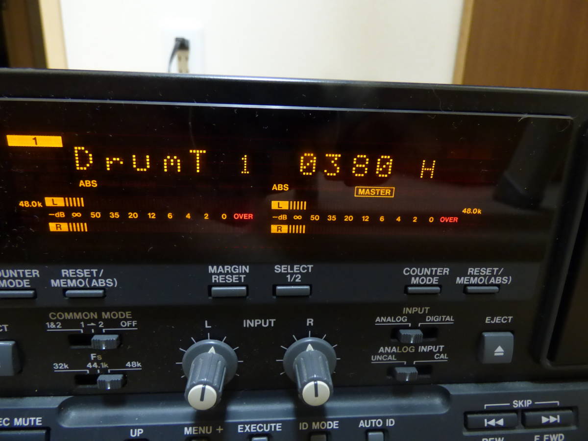 ダイレクトコピー機能搭載プロ業務用ダブルDAT TASCAM DA-302 ダイレクトコピー機能搭載プロ業務用ダブルDAT TASCAM DA-302 DA