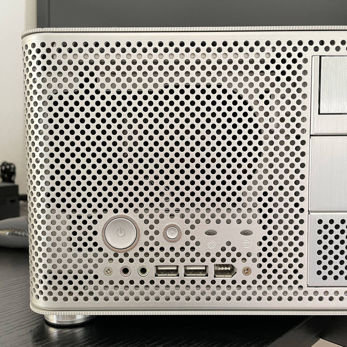 LIAN LI Aluminum Case Model：PC-V800 中身機材 LIAN LI Aluminum