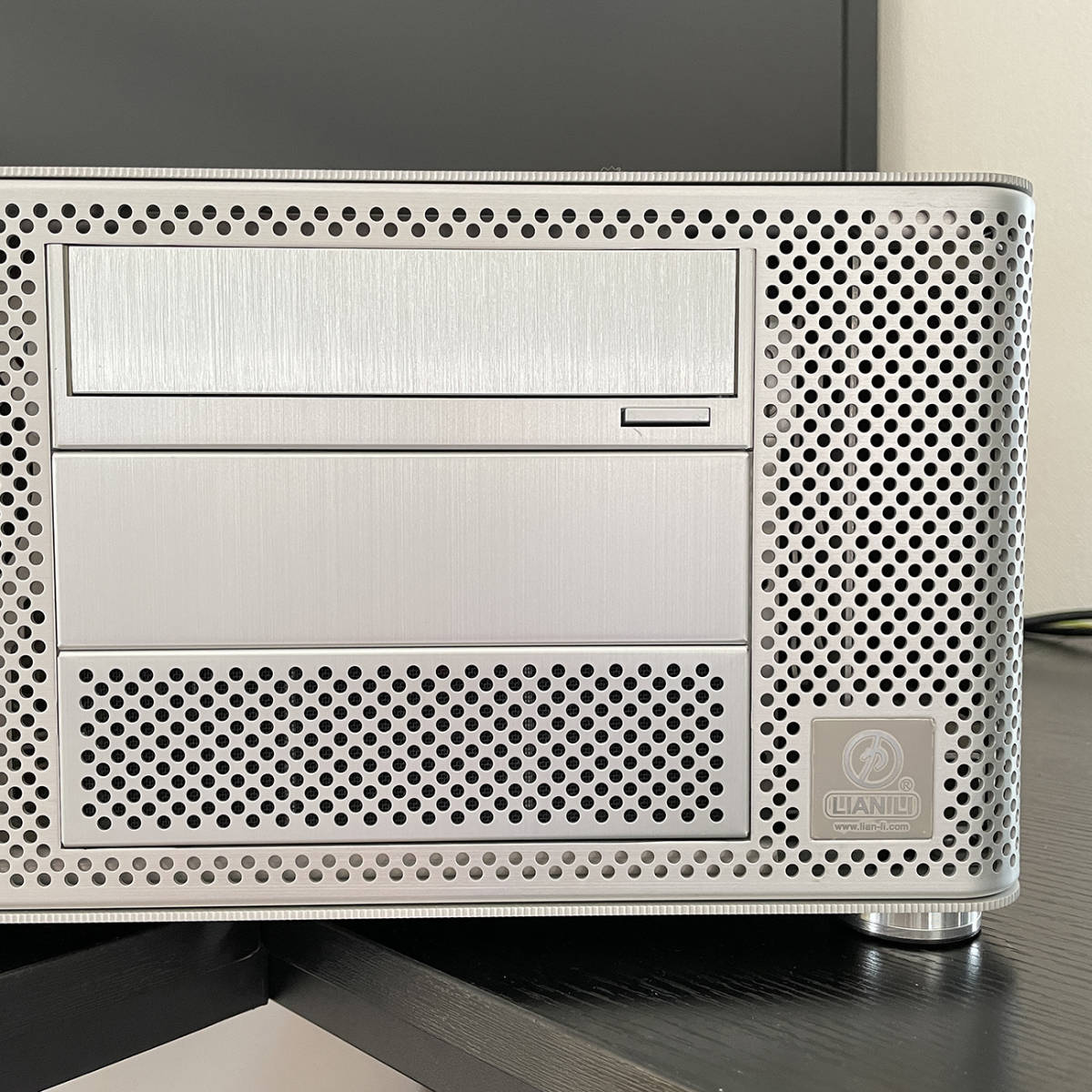 LIAN LI Aluminum Case Model：PC-V800 中身機材 LIAN LI Aluminum