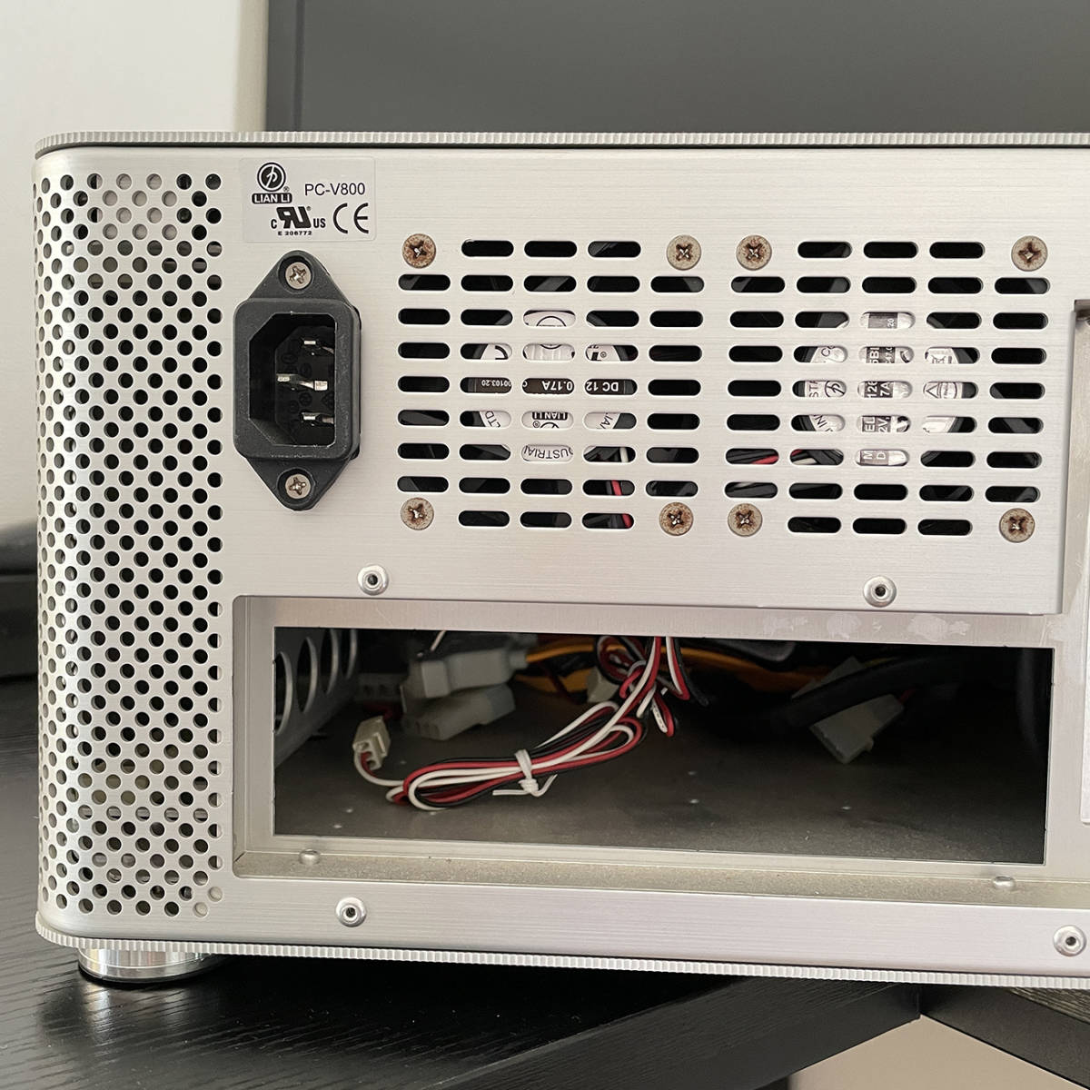 LIAN LI Aluminum Case Model：PC-V800 中身機材 LIAN LI Aluminum Case Model：PC-V800 中身機材 LIAN LI Aluminum