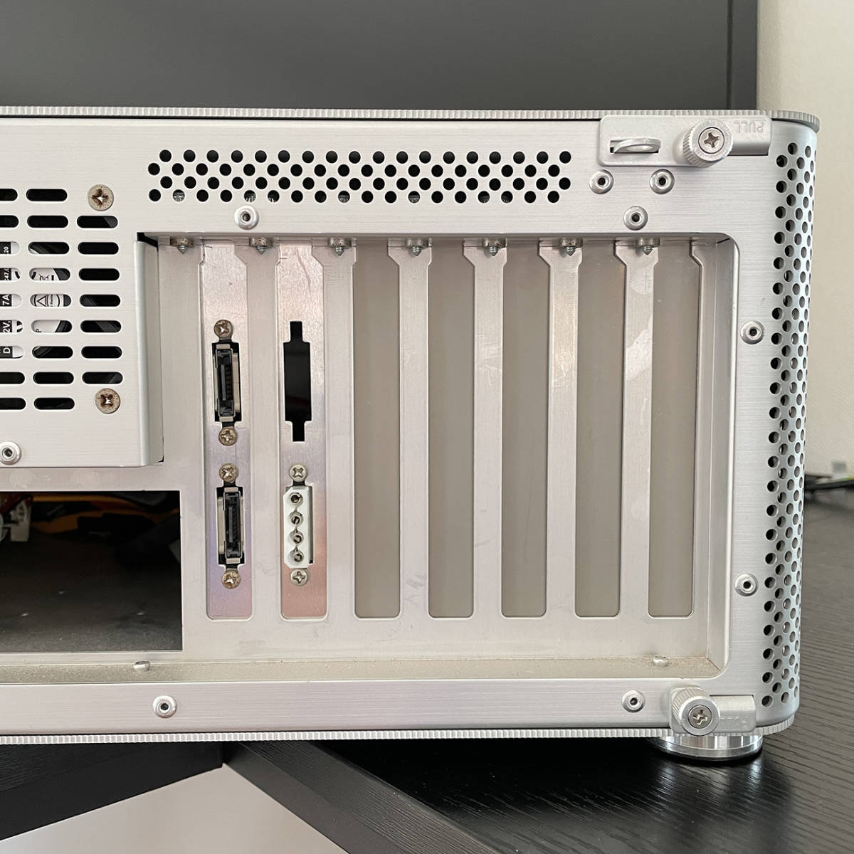 LIAN LI Aluminum Case Model：PC-V800 中身機材 LIAN LI Aluminum