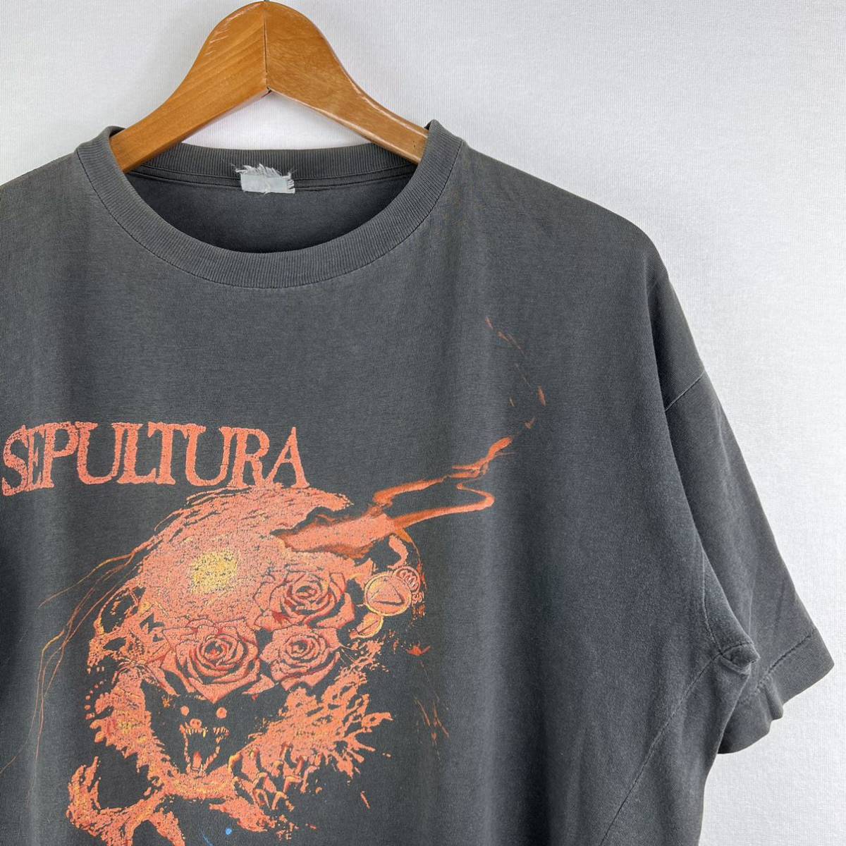 【最安値，大人気】 激レア 90s ヴィンテージ SEPULTURA 1990年 ユーロ TOUR バンド Tシャツ オフィシャル セパルトゥラ 古着 ロック スラッシュ メタル(Tシャツ)｜売買されたオークション情報、yahooの商品情報をアーカ Tシャツ