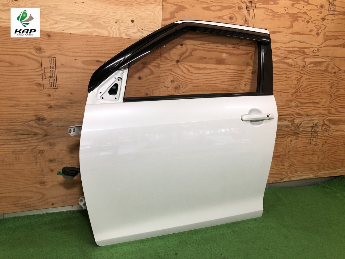 スズキ☆スイフト スポーツ　ZC32S　左フロントドア　スノーホワイトパー／ZMT　【個人宅配送不可】