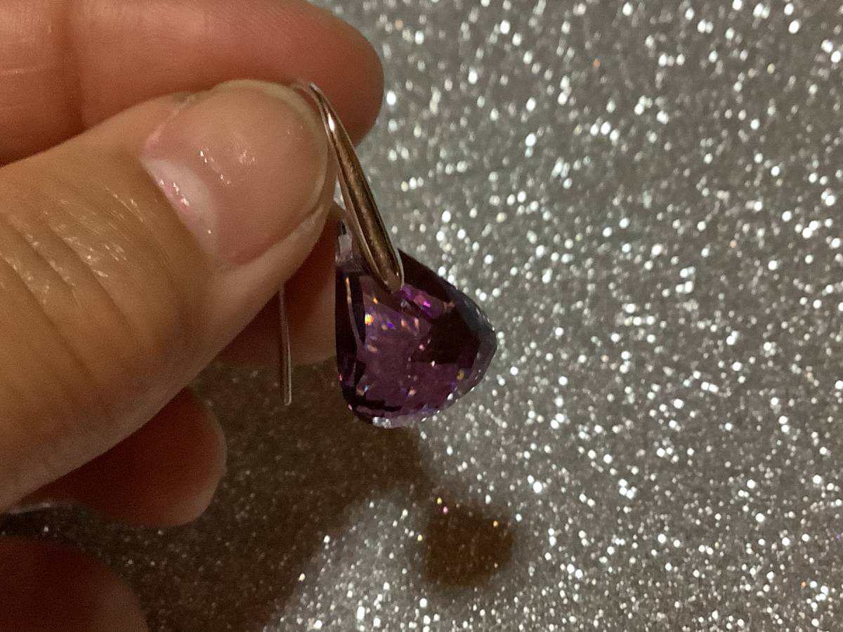 本物 スワロフスキー社(Swarovski)廃盤品Lunar パープルピアス 【公式 