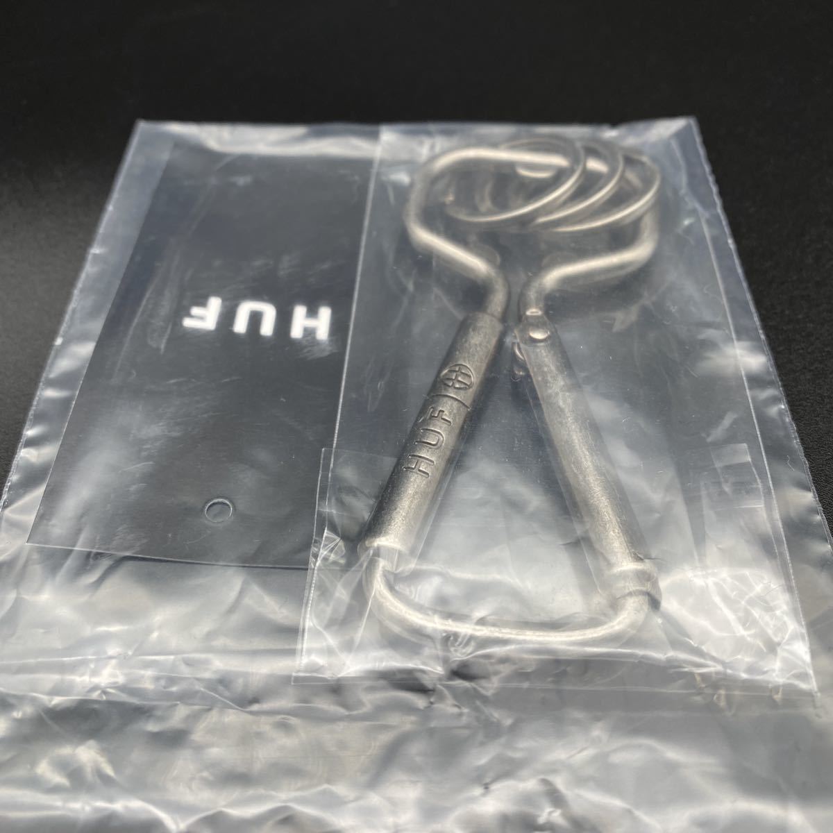 HUF カラビナ シルバー キーケース ハフ - CARABINER OPENER 送料無料 [❗️即完売商品❗️] 新品未開封 国内発送HUFBOTTLE 店舗限定キーホルダー : キーホルダー HUF（カラーシルバー）（キーホルダー｜キーホルダー・キー