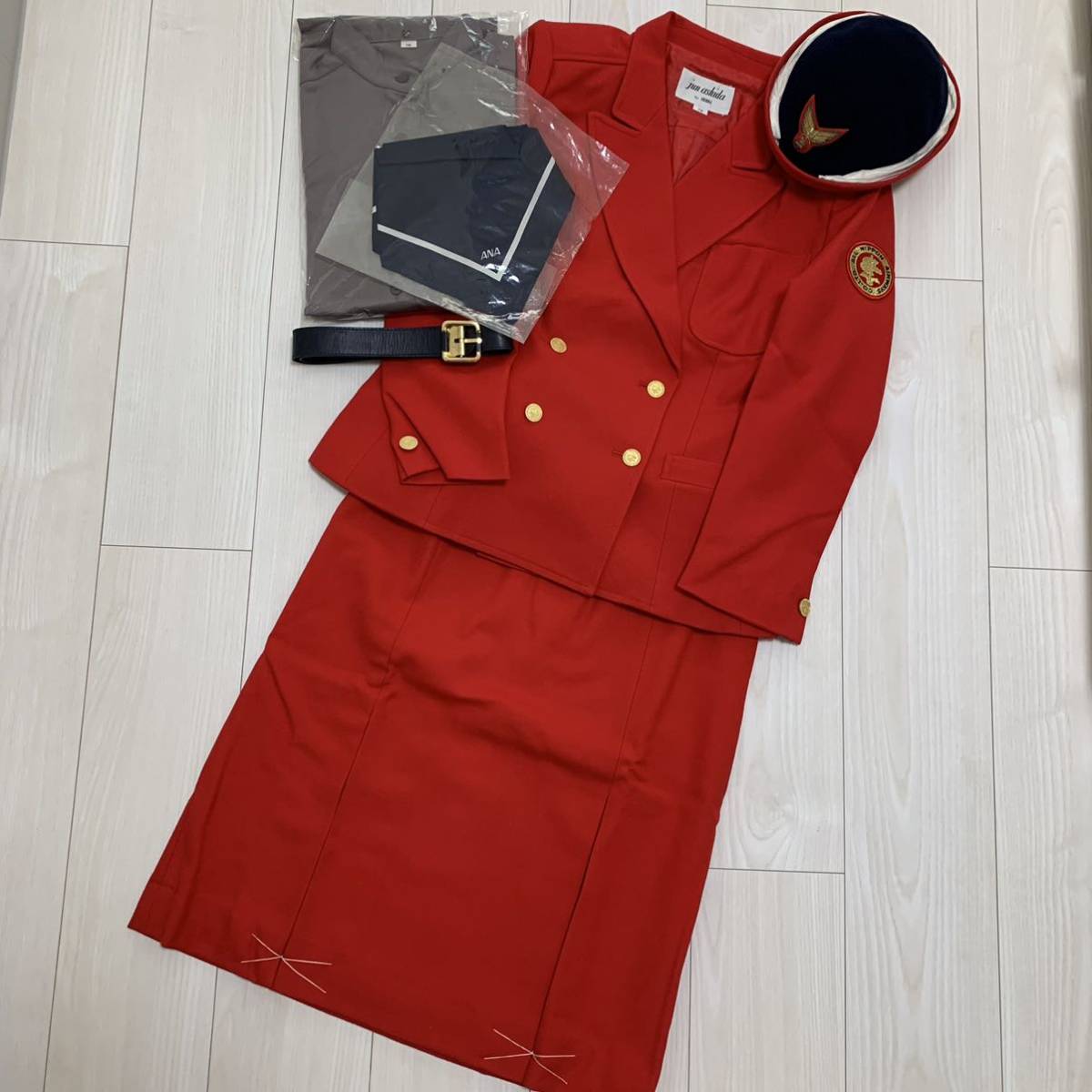 ANA、歴代グランドスタッフの制服が揃った鹿児島就航60周年記念 ANAの