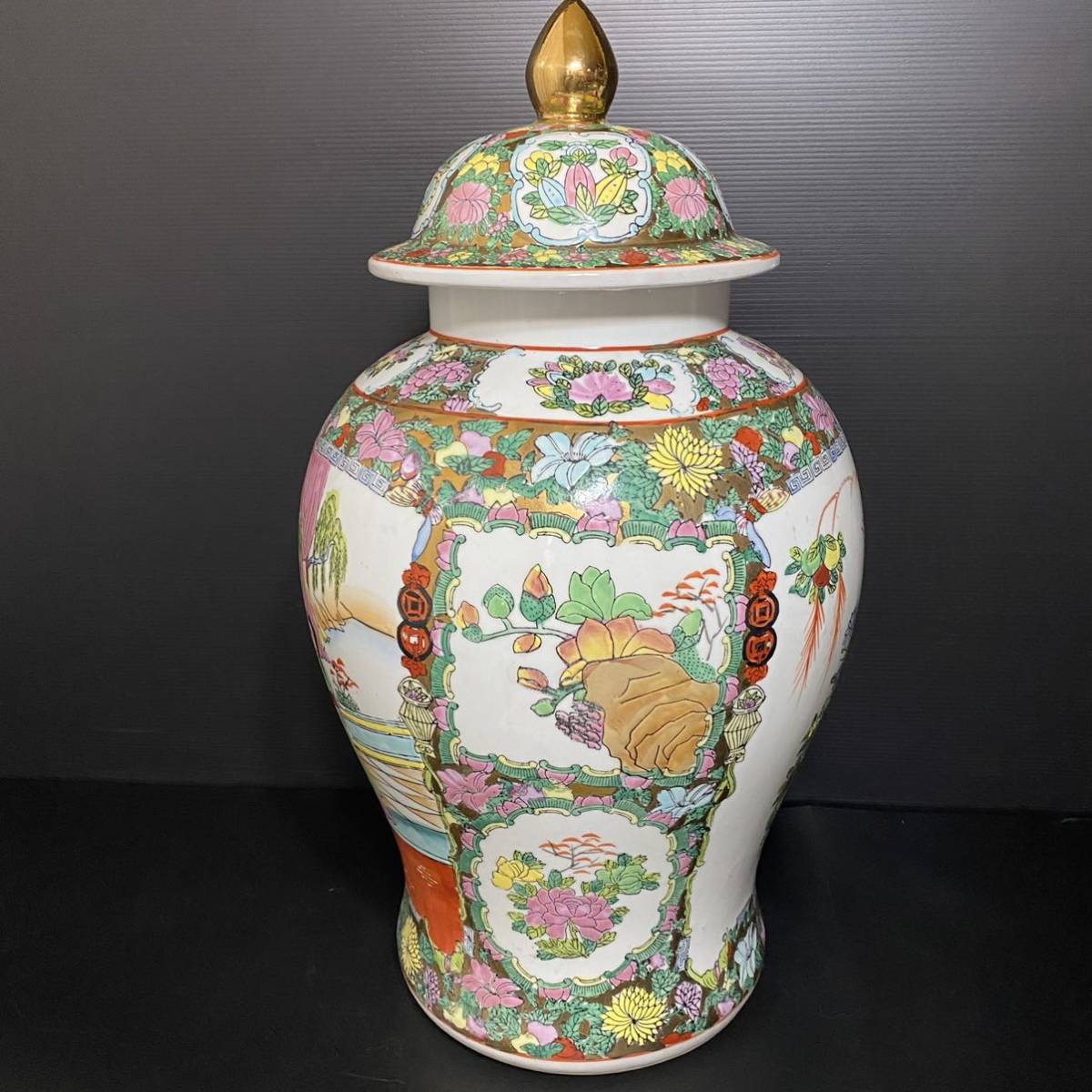 中国古美術 骨董品 景徳鎮 粉彩花鳥図柄 蓋付飾壺 豪華絢爛 花瓶 花生 
