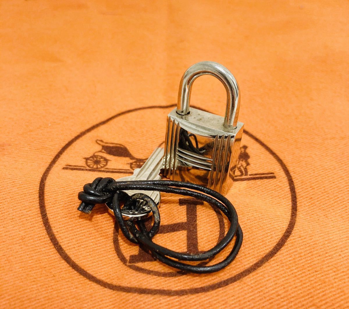 HERMES 極上美品 エルメス カデナ シルバー 鍵×1 付属 シルバー パドロック NO114