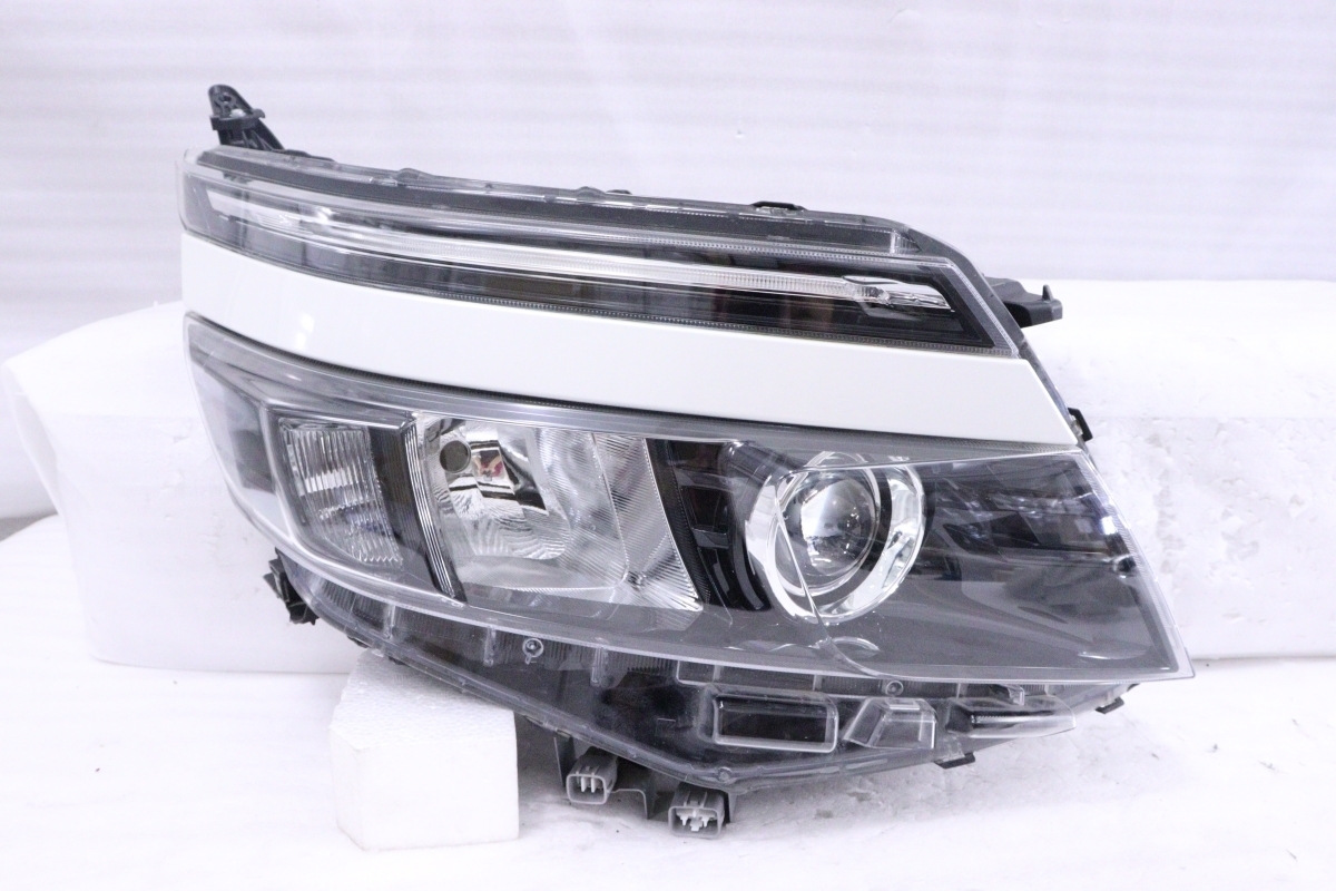 27-1649☆美品☆前期 LED ZRR80G ヴォクシー 煌II☆右ヘッドライト 