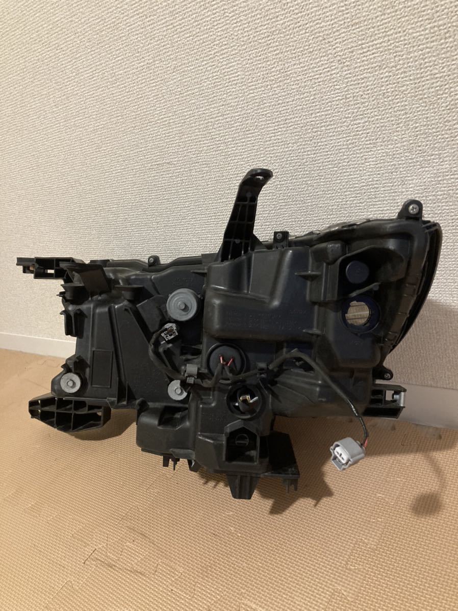 トヨタ ランドクルーザープラド 150 後期 ヘッドライト 右側 KOITO 60
