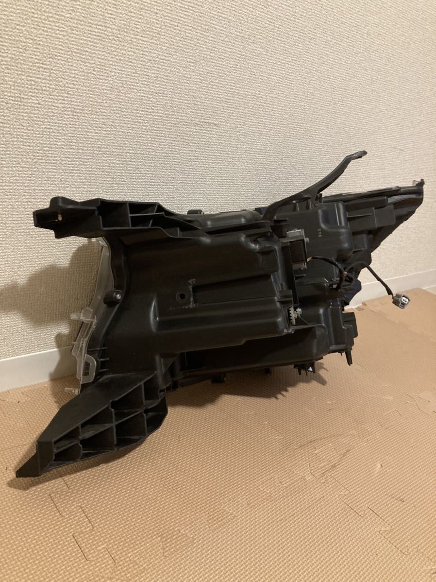 トヨタ ランドクルーザープラド 150 後期 ヘッドライト 右側 KOITO 60