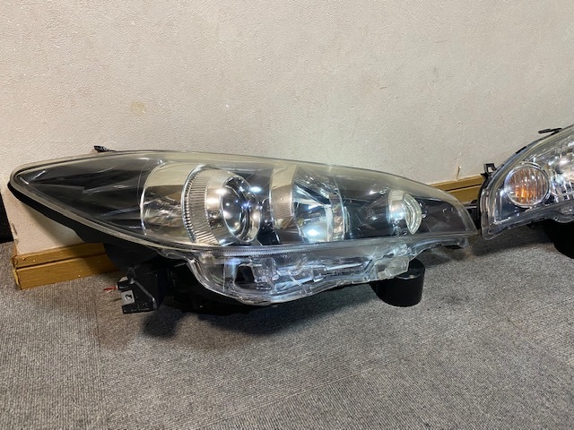ZGE20 ZGE21 ウィッシュ 純正 HID ディスチャージ ヘッドライト 左右 ZGE20 ZGE21 ウィッシュ 純正 HID ディスチャージ ヘッドライト 左右