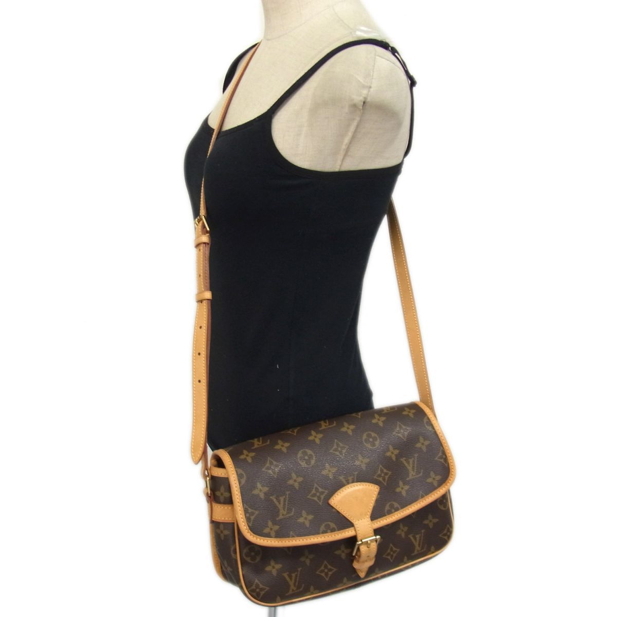 LOUIS VUITTON⁄ルイ・ヴィトンモノグラム ソローニュ ショルダー