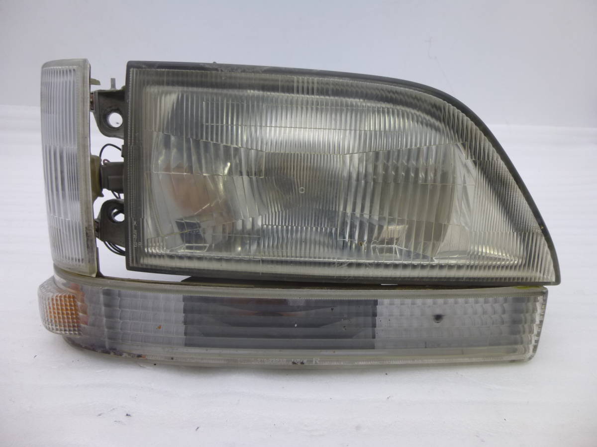 HA4　ホンダ　アクティ　右　ヘッドライト　110-22239　210-22239　中古　☆040802ｈｓ