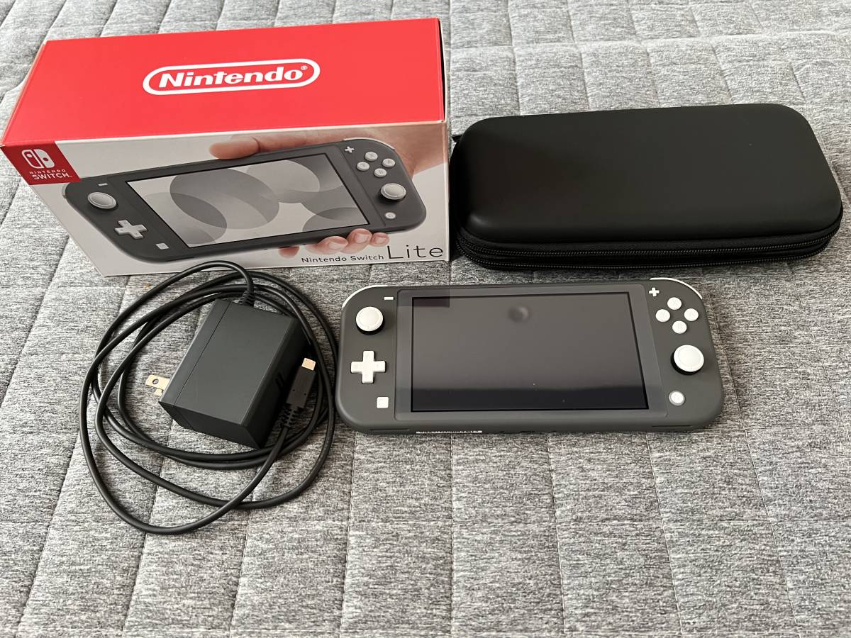ニンテンドーSwitch ライト　ブラック　純正ケース付　箱あり 任天堂スイッチライト ブラックケース付き 美品！ 【公式通販】